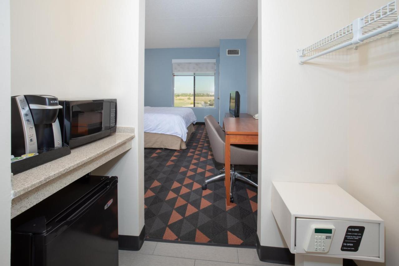 Holiday Inn & Suites Goodyear - West Phoenix Area By Ihg Buitenkant foto