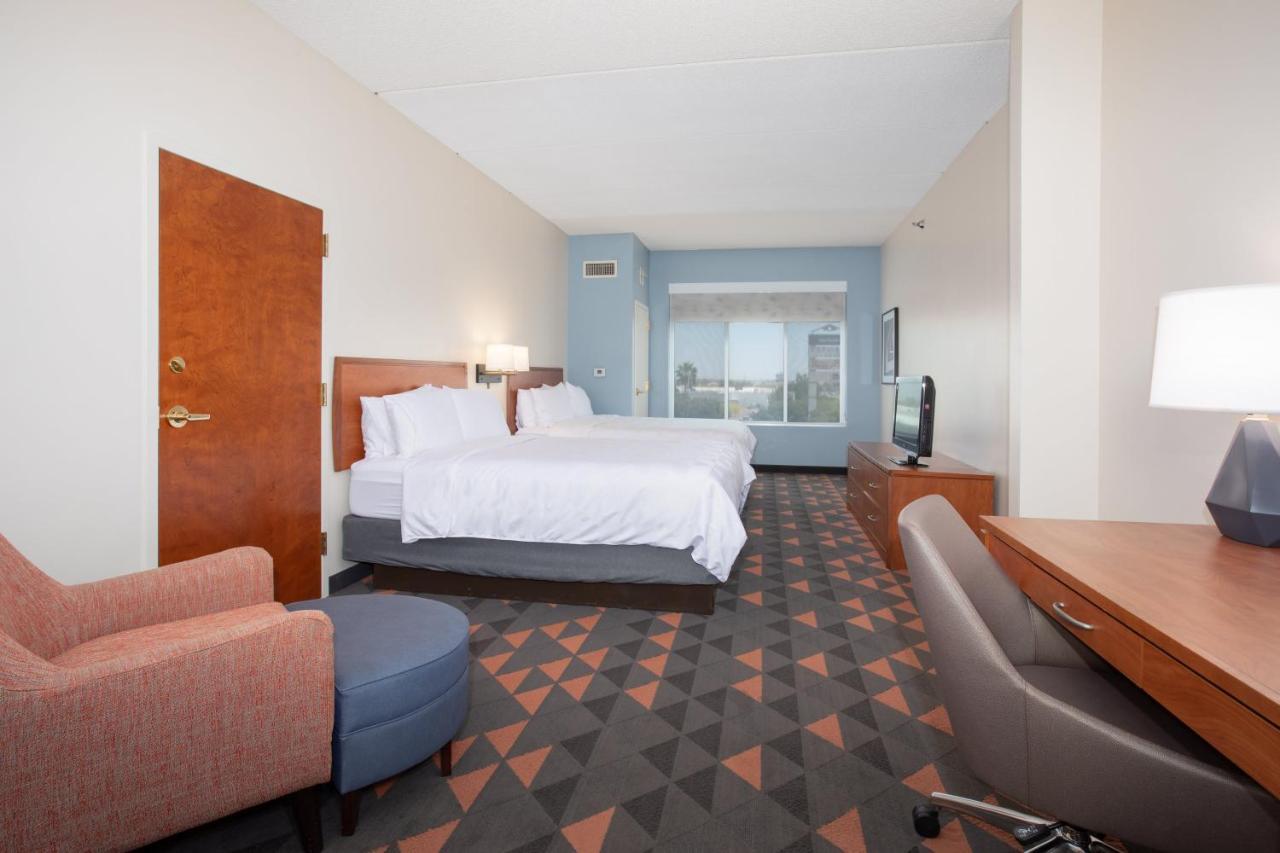 Holiday Inn & Suites Goodyear - West Phoenix Area By Ihg Buitenkant foto